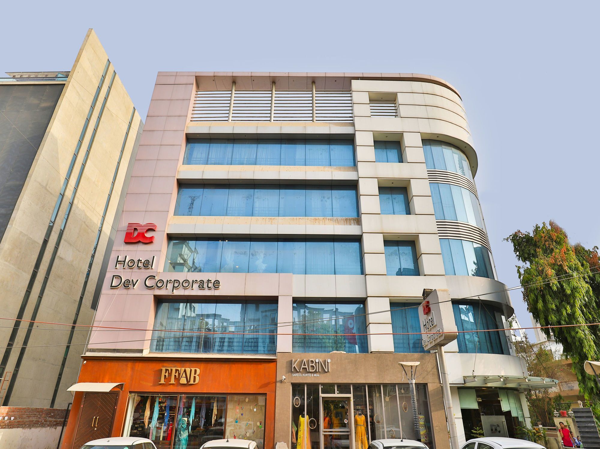 Capital O 15537 Dev Corporate Hotel Ahmedabad Exterior photo